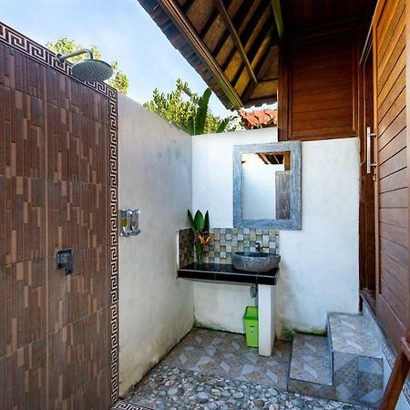 Smooth Garden Bed & Breakfast Nusa Lembongan  Exterior photo